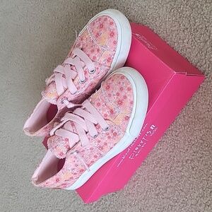 Girls slip on Blowfish sneaker size 4
